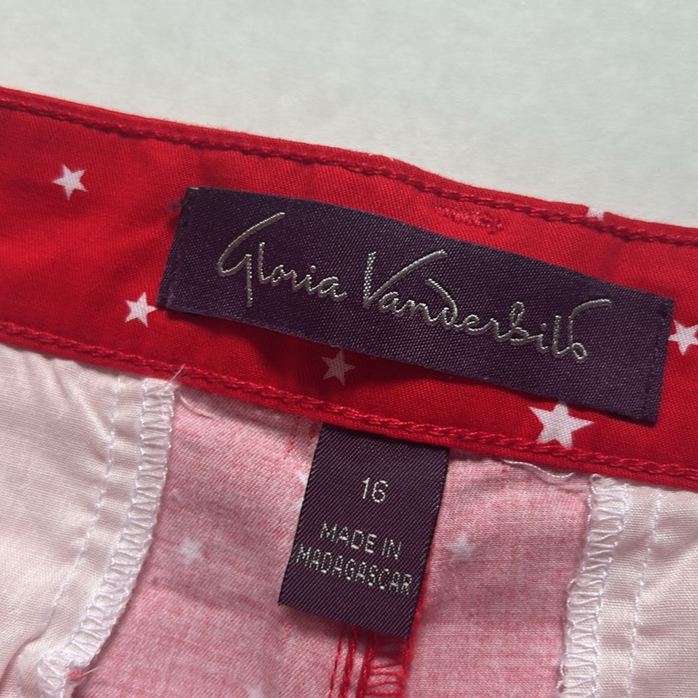 Gloria Vanderbilt Red Star Print Bermuda Shorts—size 18–NWT - Picture 4 of 5